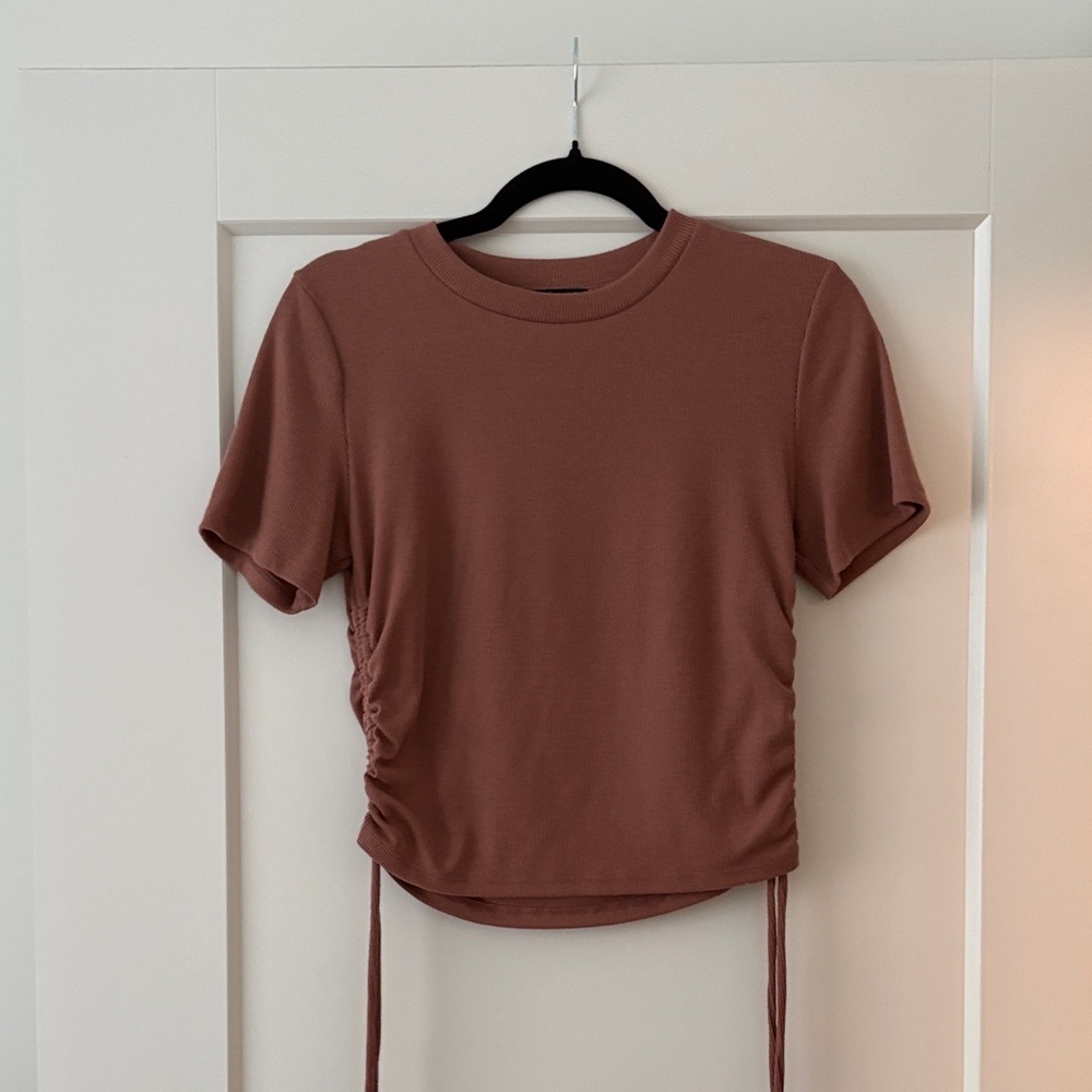 Zara Ribbed Short Sleeve Top with Ruched Side in Mauve Pink